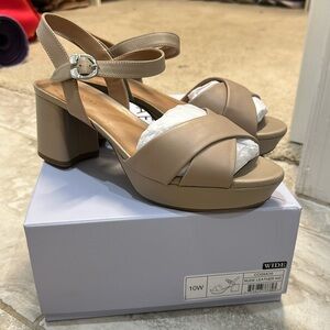 NWT Women’s Aerosoles Leather Platform Sandal